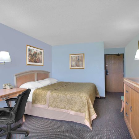 Super 8 By Wyndham Augusta Hotel Екстериор снимка