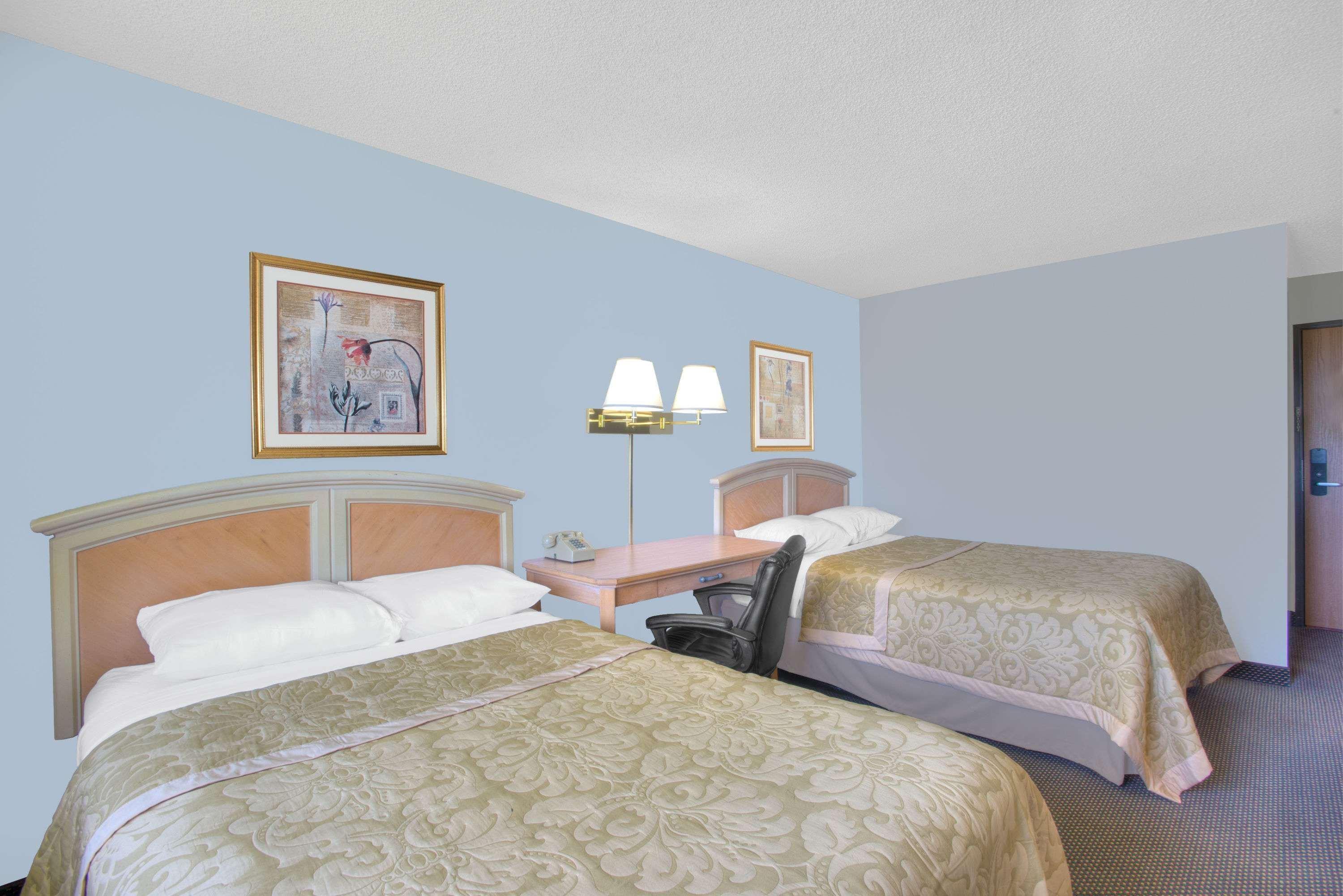 Super 8 By Wyndham Augusta Hotel Екстериор снимка