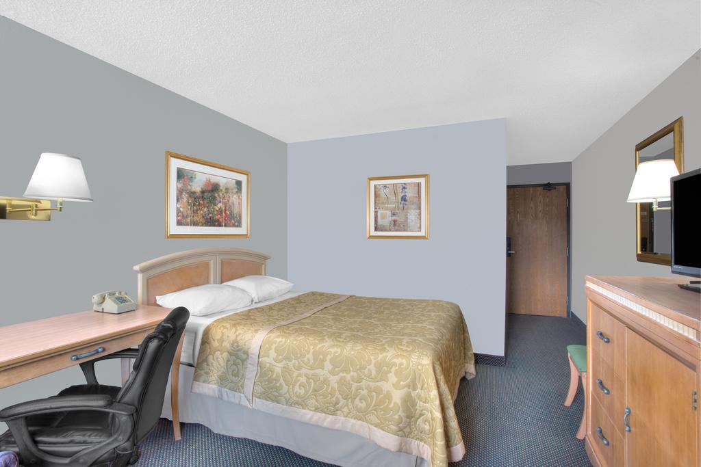 Super 8 By Wyndham Augusta Hotel Екстериор снимка